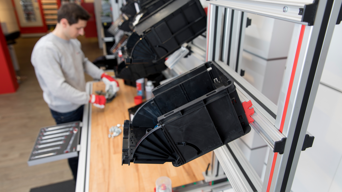 Soptunnor direkt vid arbetsstationen W-KLT® CLIP