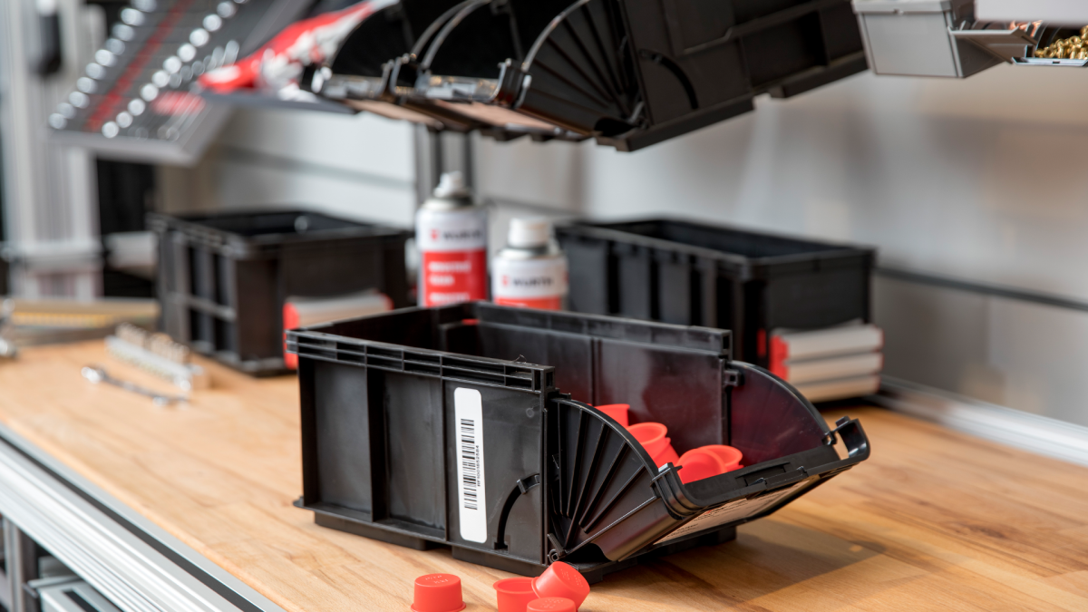 A wide range of articles for production requires appropriate storage. Often the production halls are overcrowded with shelves and the use of storage space is inefficient. Our Würth small load carriers offer an effective alternative for your material flow. Go to the Kanban bins